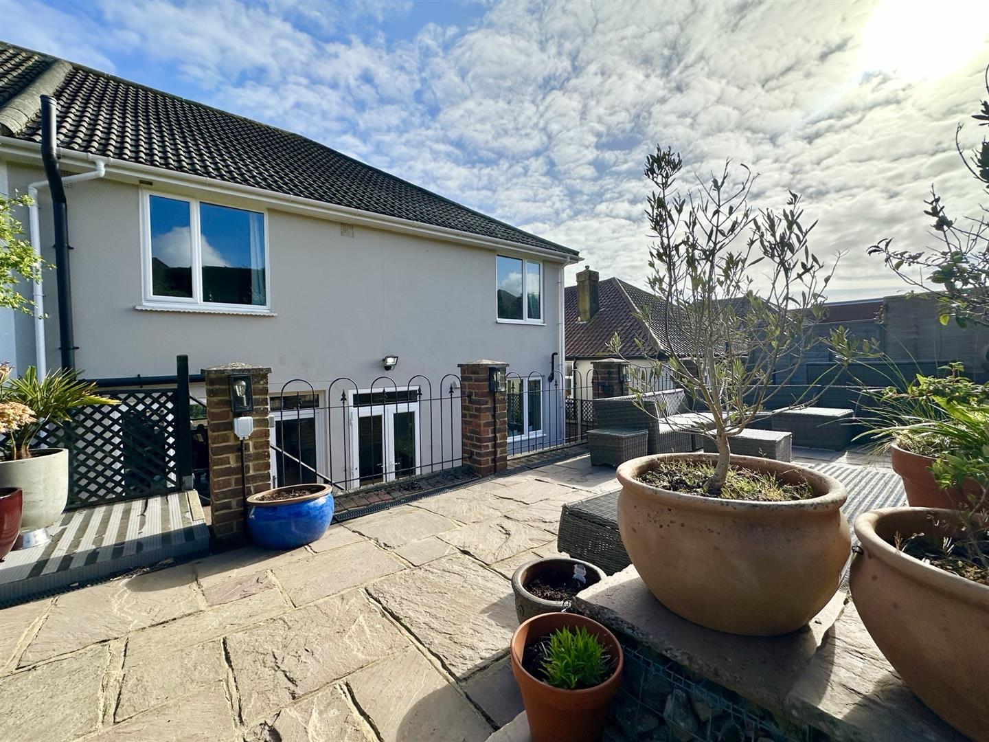 4 bed property in Park Crescent, Hastings